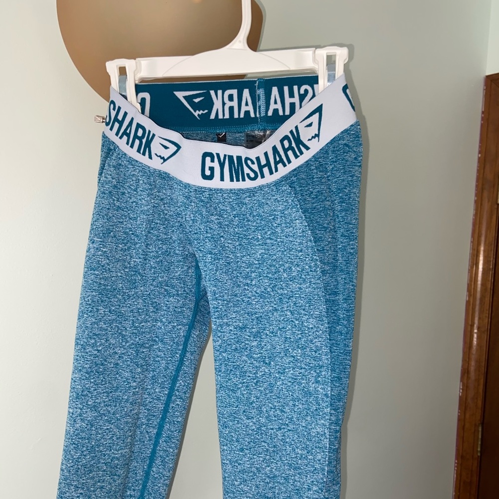 Blue cropped gymshark leggings